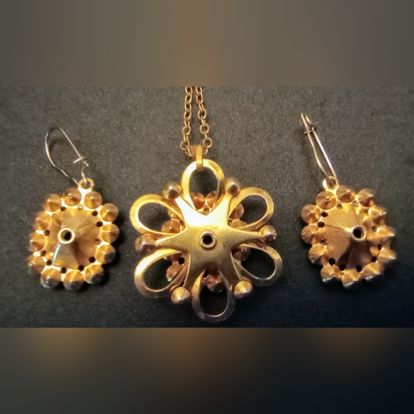 Vintage Black & White Cameo Necklace and Earrings Set - Picture 5 of 5